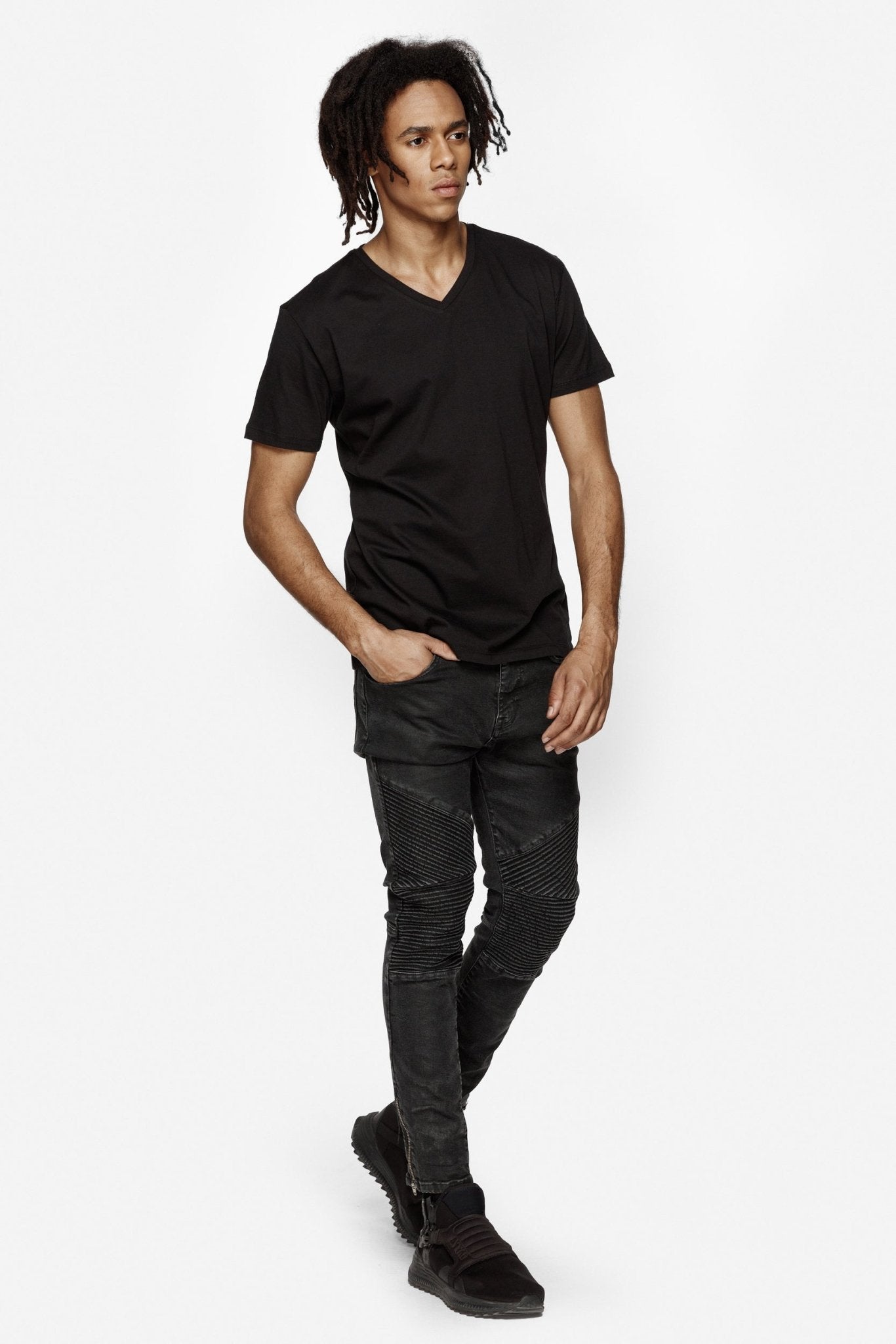 TRICOU V-NECK ESSENTIAL BLACK - MARSAY