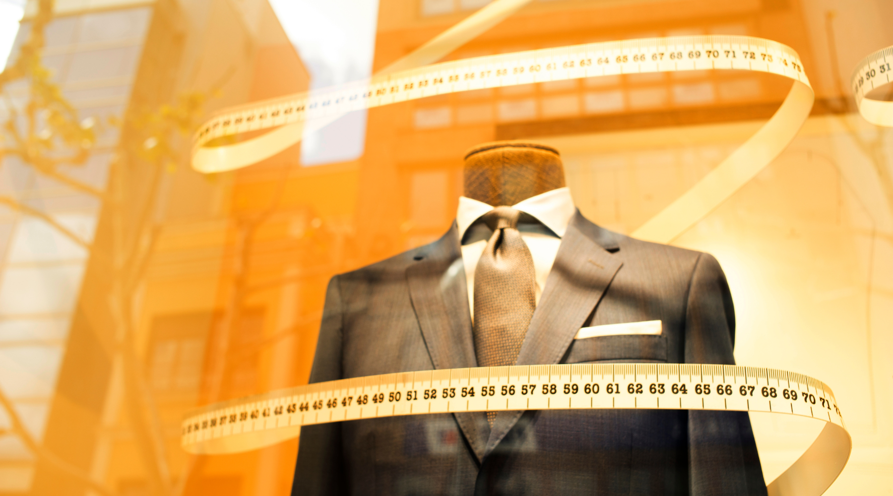 Costume la Comandă în București: Eleganță și Stil la Superlativ cu MARSAY