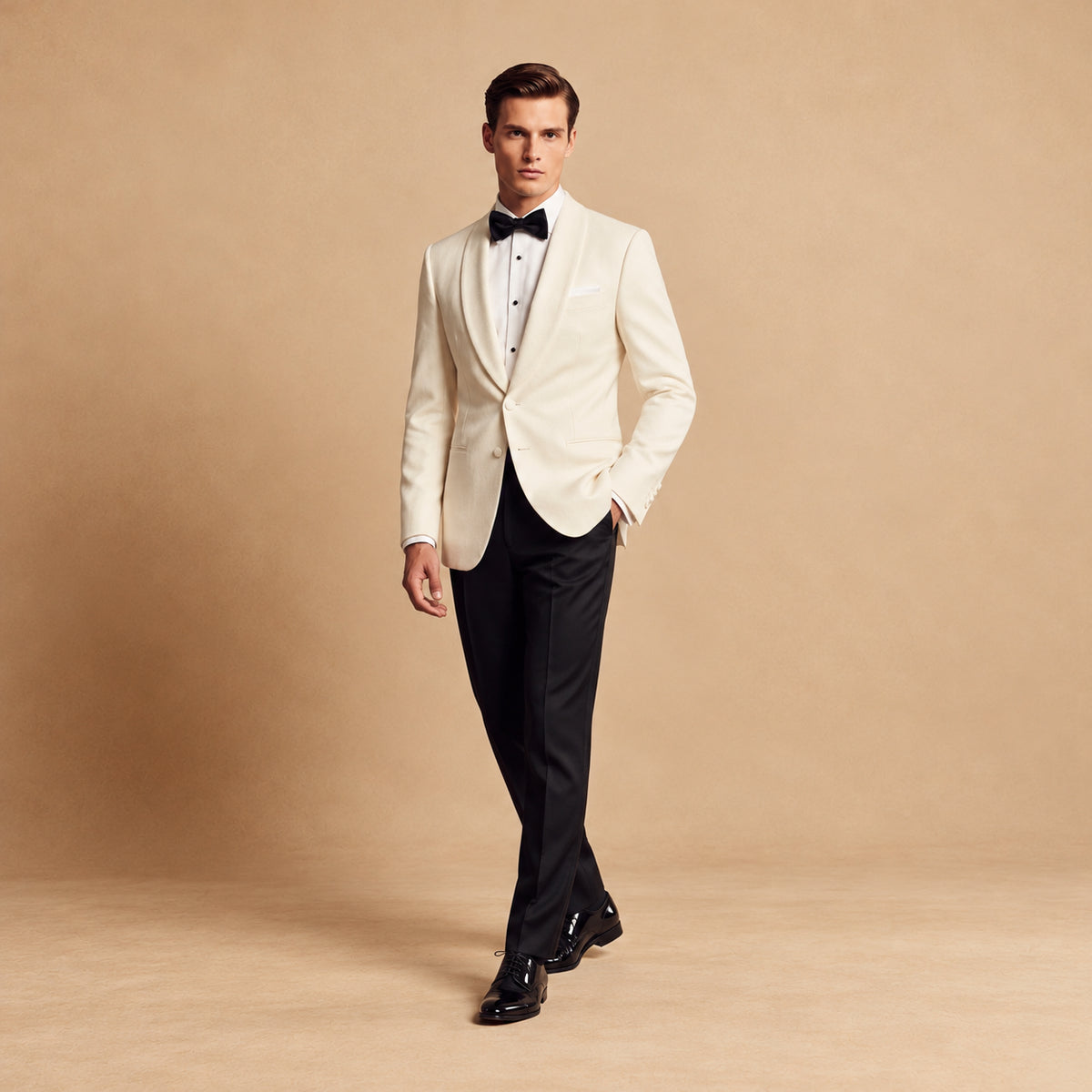 Costum de ceremonie Ivory Shawl din lână, de culoare ivoire. Cadru editorial pe model, cu ținuta completă.