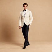 Costum de ceremonie Ivory Shawl din lână, de culoare ivoire. Cadru editorial pe model, cu ținuta completă.