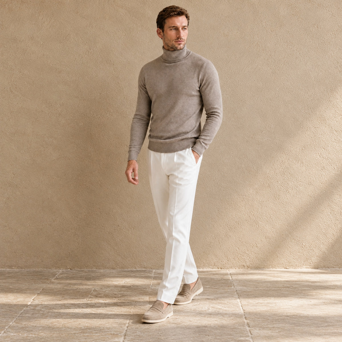 Maletă de lână Stone, de culoare taupe. Cadru integral pe model.