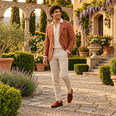 Sacou Otranto din in, de culoare cărămizie. Cadru editorial pe model, cu ținuta completă.