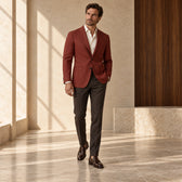Sacou Piacenza, de culoare bordo. Cadru editorial pe model, cu ținuta completă.