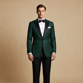 Costum la comandă Green Dream din lână, de culoare verde smarald.