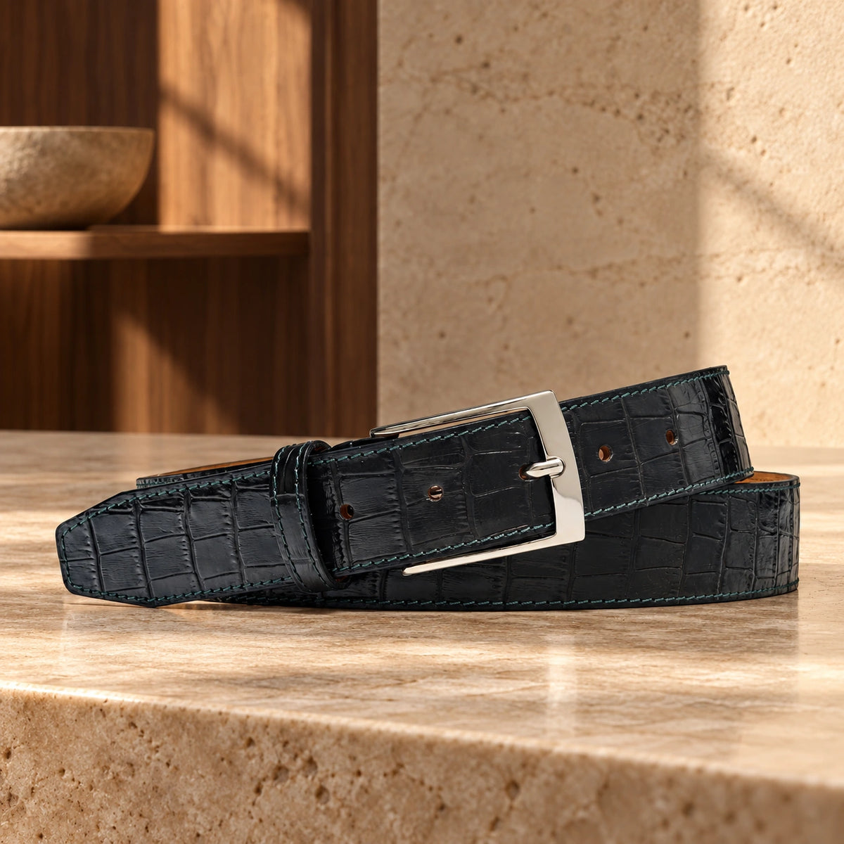 Curea din piele naturală Croco Dark Green, de culoare verde închis.