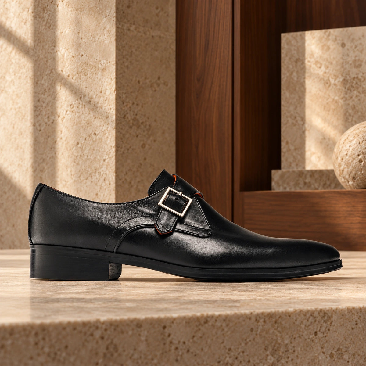 Pantofi casual cu cataramă Genoa din piele naturală, de culoare neagră.