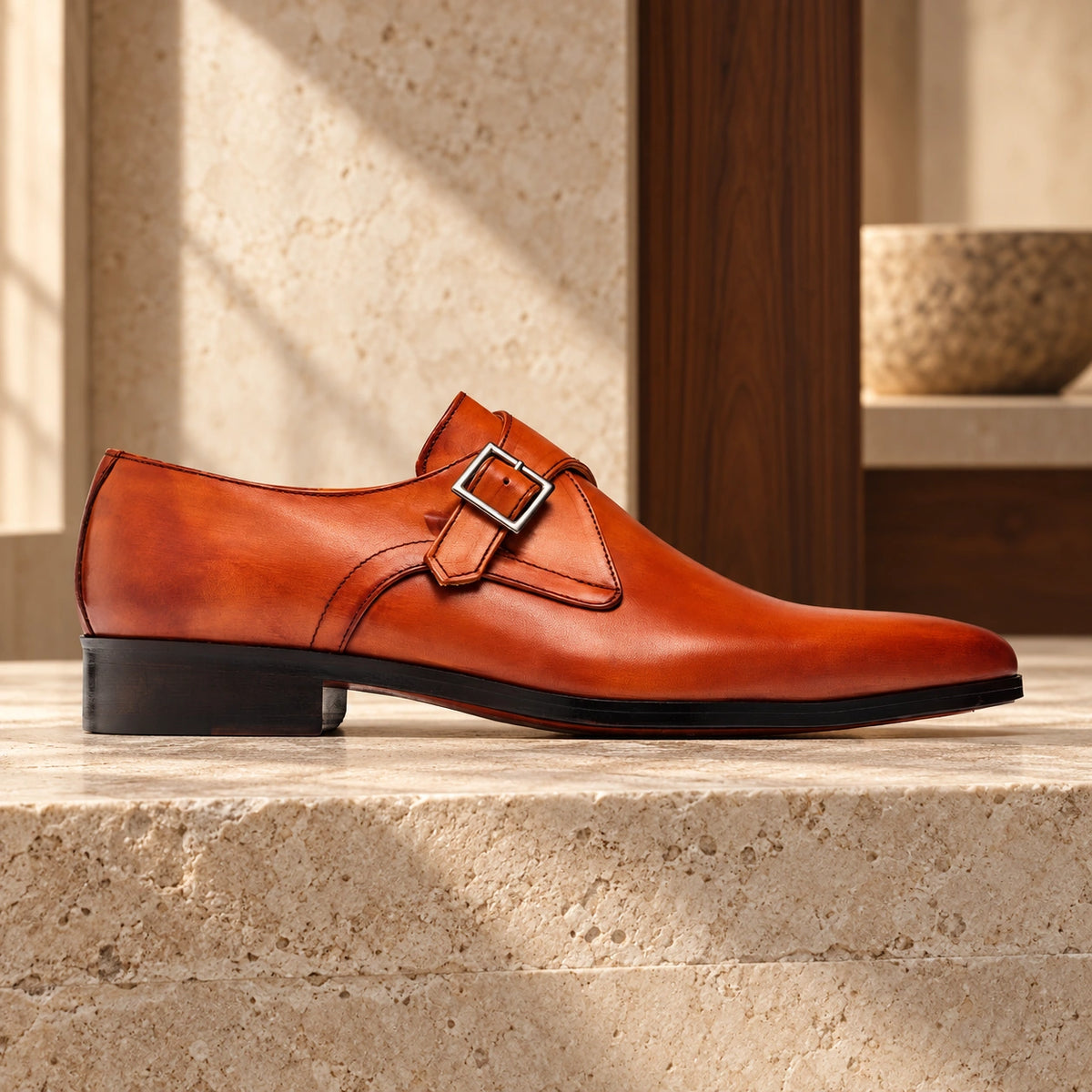 Pantofi bărbătești cu cataramă Toscana din piele naturală, de culoare cognac.