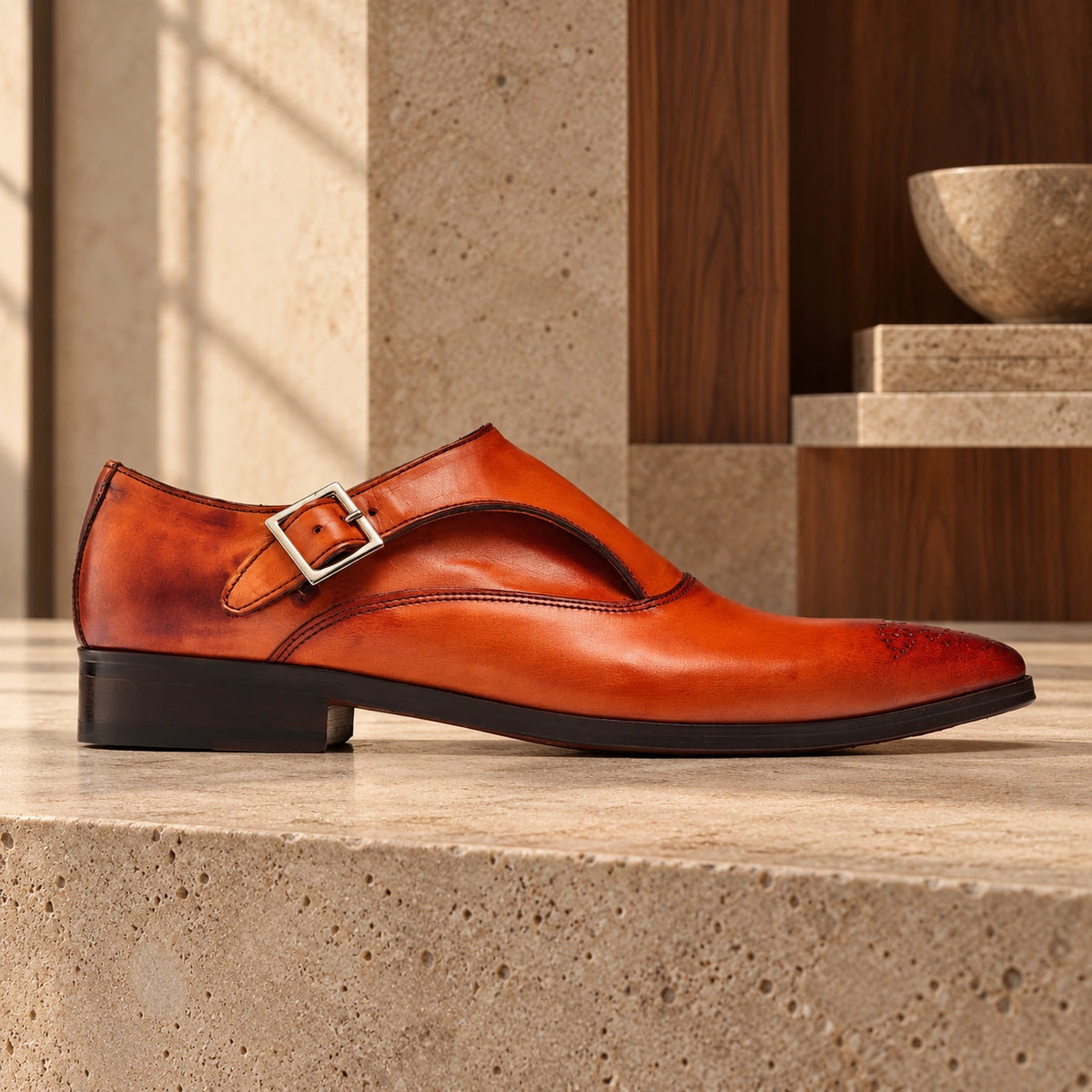 Pantofi de piele cu cataramă Varese, de culoare cognac.