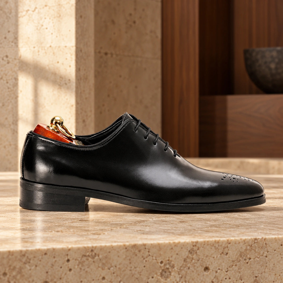Pantofi de piele naturală cu aspect perforat Anzio, de culoare neagră.